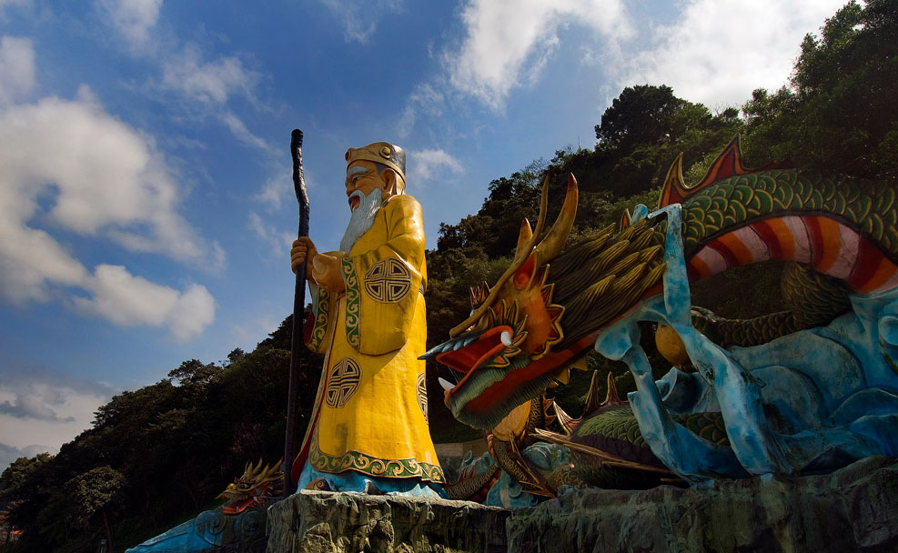 Tu Di Gong: Dewa Bumi yang Menjaga Desa dan Kehidupan