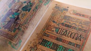 Read more about the article Kitab Kells: Jejak Artefak Abad Pertengahan yang Sarat Makna