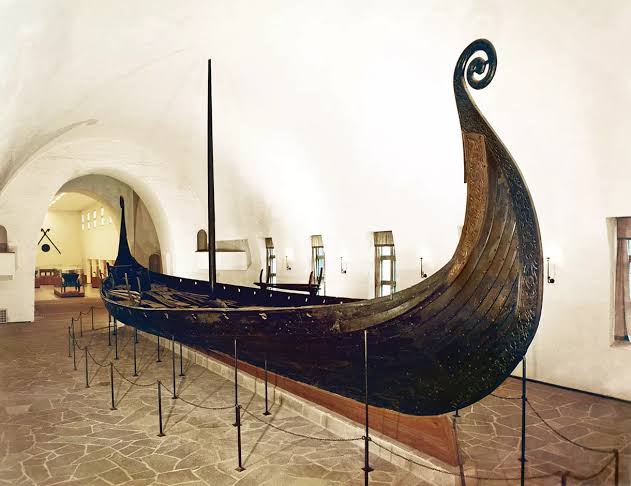 Read more about the article Kapal Oseberg: Jelajahi Makna Arkeologis Artefak Viking Kuno